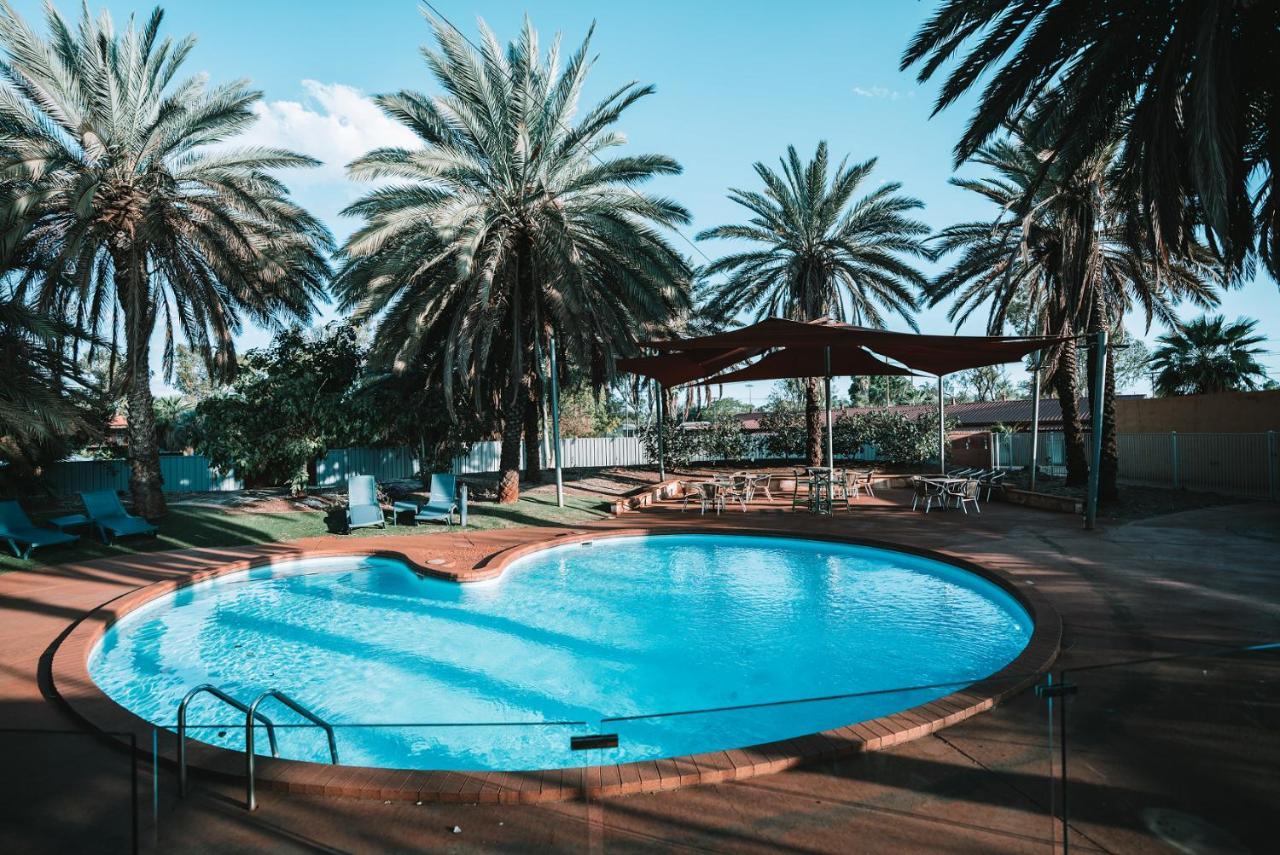 Seasons Hotel Newman Exterior photo